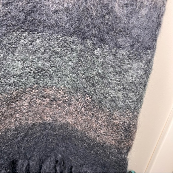 St Albans Mohair Grey Throw Fringe 49" x 70" - Picture 10 of 14